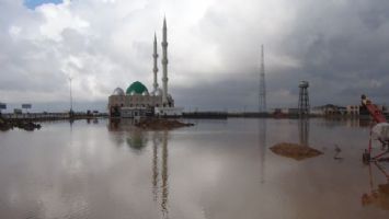 Kızıltepe Hububat Ticaret Merkezini yağmur suyu bastı