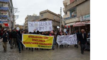 Nusaybin`de &quot;Hasta tutuklu&quot; protestosu