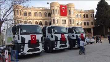 Nusaybin Belediyesine 3 tane temizlik aracı hibe edildi