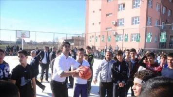 Darüşşafaka`dan Midyat`taki Sporseverlere Basketbol Sahası