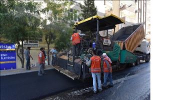 Kayyum Başkan Öztürk asfaltsız yol bırakmıyor