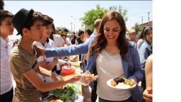 Öğrencilerden dayanışma kermesi