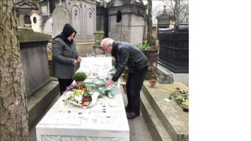 Miroğlu Paris´te Ahmet Kaya Ve Yılmaz Güney´in Mezarlarını Ziyaret etti.