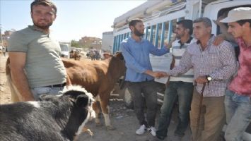 Kurbanlıklar pazardaki yerini aldı