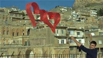 Mardin Semalarında  Sevgililer Günü Uçurtması