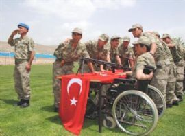Engellilerin bir günlük askerlik heyecanı