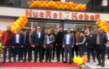 Açılışta Siyasetçiler Buluştu