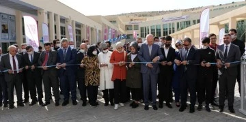 AK Parti Genel Başkan Vekili Kurtulmuş, Artuklu Üniversitesinde eğitim-öğretim yılı törenine katıldı.ıı