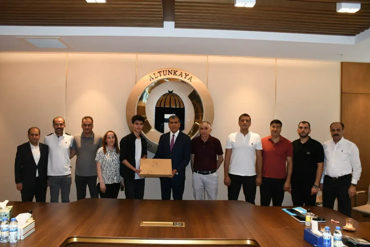 Altunkaya Şampiyonları Ödüllendirdi