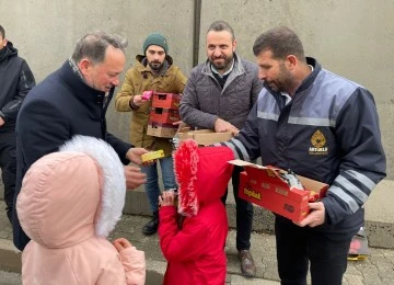 Artuklu Belediyesi Dışarda Kalan Vatandaşlara Yiyecek desteği