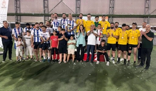 Artuklu&rsquo;da Bahar Şenlikleri Futbol Turnuvası İstasyonspor&rsquo;un Zaferiyle Tamamlandı