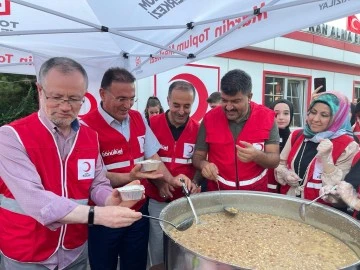 Artuklu Kızılay'ın Aşure Etkinliğine Vatandaşlardan Yoğun İlgi Gördü