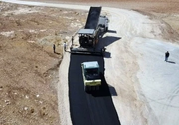 Artukluve Yeşilli İlçeleri Arasında Kalan Yolda Asfaltla Çalışmaları Başladı