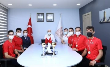 Başarılı sporcular Vali Demirtaş’ı ziyaret etti