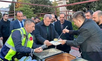  Başkan Şahin, Adıyaman ve Midyat’ta iftar Çadırı kurdu.