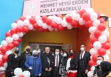 Binali Yıldırım'ın eşi Mardin'de okul açılışı yaptı