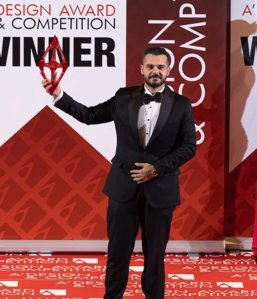 D&uuml;nya Tasarımının Zirvesinde Bir T&uuml;rk: Zeynel &Ccedil;ağlar Ayanoğlu'na İtalya'dan Birincilik &Ouml;d&uuml;l&uuml;