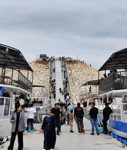Hasankeyf’te Turizm Canlanıyor: Tekne Turları ve Su Sporları İlgi Görüyor