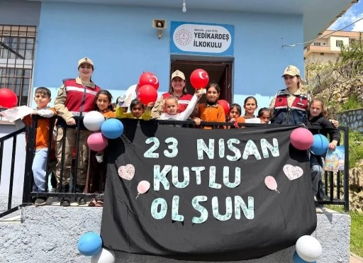 Jandarmadan Miniklere 23 Nisan S&uuml;rprizi