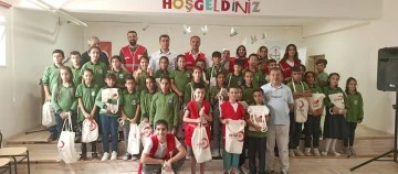 Kızılay Derneğinden Mardin’deki Öğrencilere Kırtasiye Yardımı