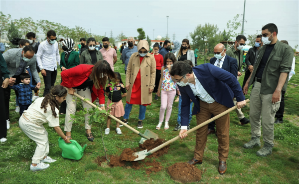 Kızıltepe İlçesinde Bin Fidan Toprakla Buluştu