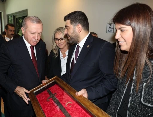 Mardin AK Parti İl Başkanı Mehmet Uncu&rsquo;dan Anlamlı Takdim