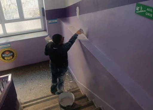 Mardin B&uuml;y&uuml;kşehir Belediyesi'nden Okullarda Yaz Mesaisi