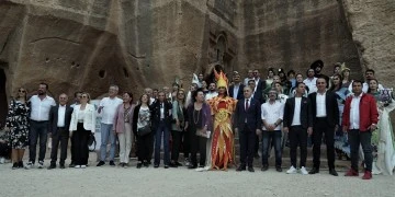 Mardin’de,   Dara Antik Kentte Defile