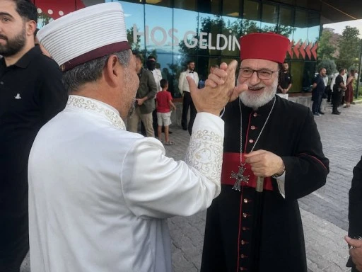 Mardin&rsquo;de M&uuml;ft&uuml; ile Metropolitin &ldquo;&Ccedil;ak&rdquo;ı Objektife B&ouml;yle Yansıdı