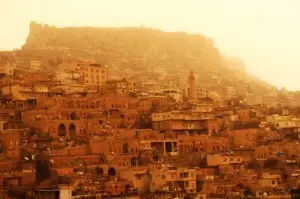 Mardin'de toz fırtınası hayatı olumsuz etkiliyor