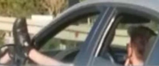 Mardin&rsquo;de Trafikte Ayağını Camdan &Ccedil;ıkaran S&uuml;r&uuml;c&uuml;ye Ceza