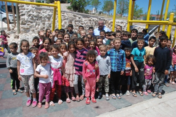 Midyat’ta çocuk parkı açılışında Başkan Şahin'e büyük ilgi