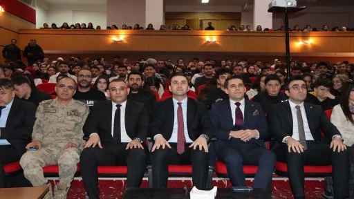 Midyat&rsquo;ta Gen&ccedil;lere Y&ouml;nelik Bilişim Su&ccedil;ları Konferansı D&uuml;zenlendi