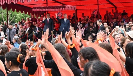 G&uuml;l&uuml;n Kokusu, Festivalin Coşkusu Isparta'yı Sardı