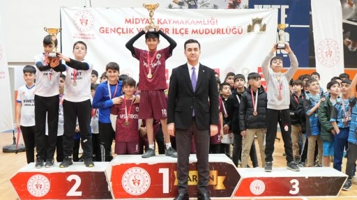 Okul Sporlarında Midyat R&uuml;zg&acirc;rı: 544 &Ouml;ğrenci &Ouml;d&uuml;llerine Kavuştu