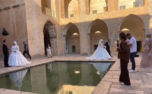 MARDİN&rsquo;İN TARİHİ MEKANLARI DOĞAL FOTOĞRAF PLATOSUNA D&Ouml;N&Uuml;ŞT&Uuml;