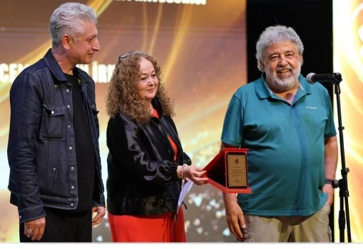Nazlı Hanım'ın Telaşları, Cemalettin İrken'e ödül getirdi.