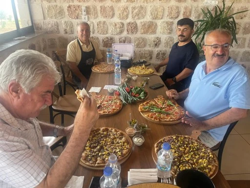  Pizza Ustası Muhtar, köyünü turizme açıyor