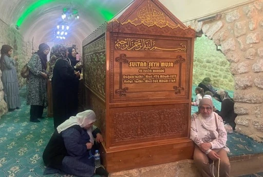 Sultan Şeyhmus T&uuml;rbesi&rsquo;ne Ziyaret&ccedil;i Akını: Adaklar, Dualar ve Asırlık Gelenek