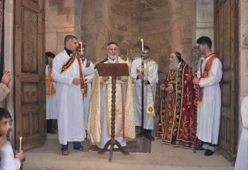 Süryaniler, Kilisede Ateş Yaktı, Doğuş Bayramını kutladı