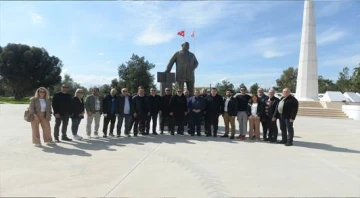 TSYD Kıbrıs'a Çıkarma Yaptı, Maarif Koleji Sporcuları için spor salonu ve anıt mezar yapma isteklerini yöneticilere iletti