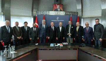 Türkiye Gazeteciler Konfederasyonu heyeti, CHP Genel Başkanı Kılıçdaroğlu'nu makamında ziyaret etti.