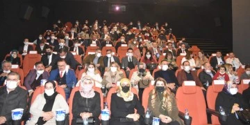  Vali Demirtaş,  protokol üyeleriyle &quot;Kesişme; İyi ki Varsın Eren&quot; filmini izledi