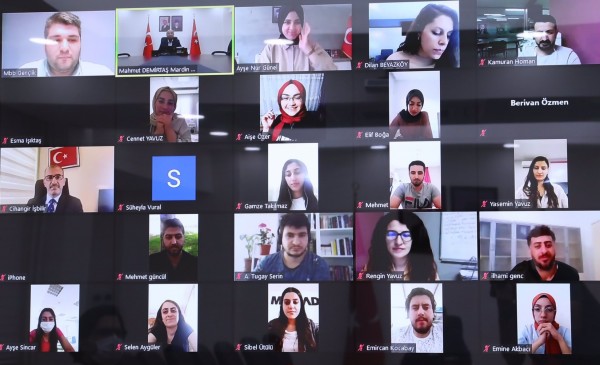 Vali Demirtaş, video konferansla gençlerle buluştu
