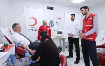  Vali Tuncay Akkoyun, Kan bağışında bulundu kampanyayı başlattı