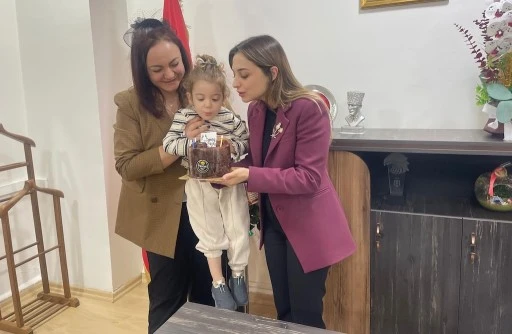 Vali Yardımcısı U&ccedil;ar&rsquo;a Duygu Dolu Doğum G&uuml;n&uuml; S&uuml;rprizi