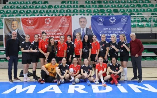 Veteran kadın hentbolcular, Mardin'de dostluk ma&ccedil;ı yaptı