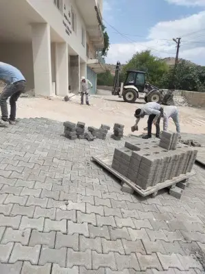 Yeşilli’de yollar parke taşı ile döşeniyor